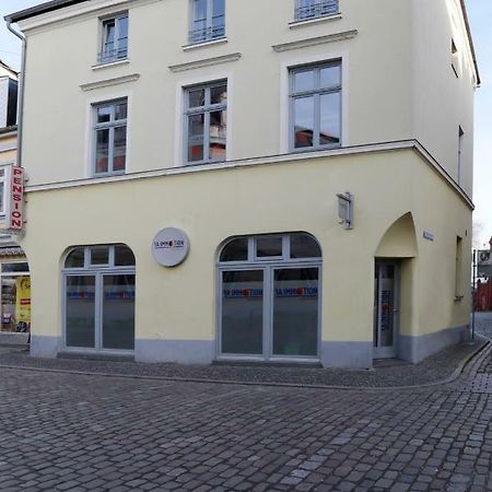 Pension Am Pferdemarkt กึสโทรว์ ภายนอก รูปภาพ